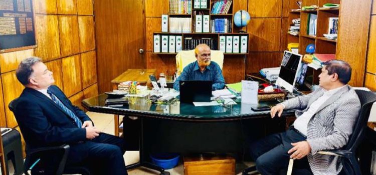 ঢাকা সেনানিবাসে প্রধান প্রশাসনিক কর্মকর্তার কার্যালয় পরিদর্শনে প্রধানমন্ত্রীর প্রতিরক্ষা উপদেষ্টা