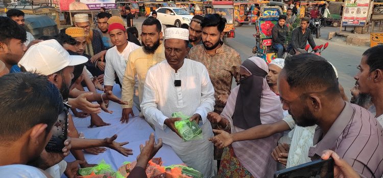 পাঁচ শতাধিক অসহায় ও দুঃস্থদের মাঝে ইফতার বিতরণ করলেন বিএনপি নেতা জিয়া উদ্দিন সিকদার