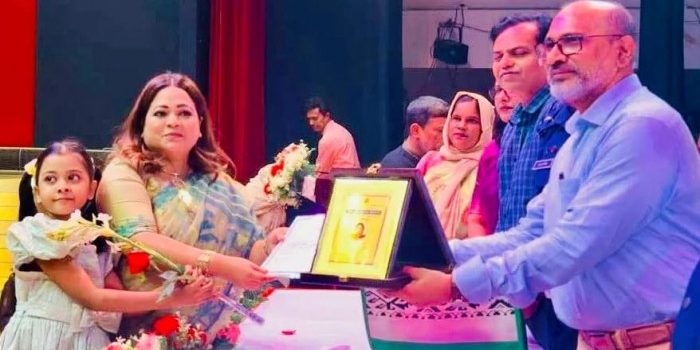 ​বরিশাল বিভাগীয় ‘অদম্য নারী পুরস্কার পেলেন উজিরপুরের কৃতি সন্তান বিচারক নাহিদা রুমানা মিতু