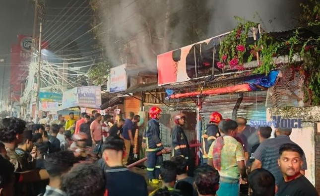 সিলেটে দোকানে ভয়াবহ অগ্নিকাণ্ড, ’১০-১১ লাখ টাকার ক্ষয়ক্ষতি’