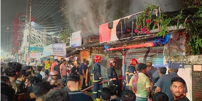 সিলেটে দোকানে ভয়াবহ অগ্নিকাণ্ড, ’১০-১১ লাখ টাকার ক্ষয়ক্ষতি’