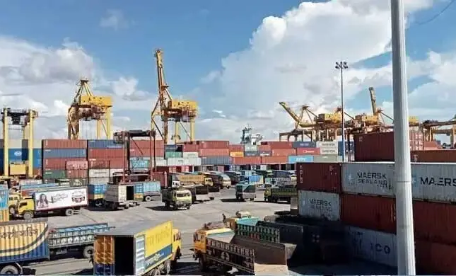 চট্টগ্রামে তেল-গ্যাসের ১০ জাহাজের পণ্য খালাস শুরু