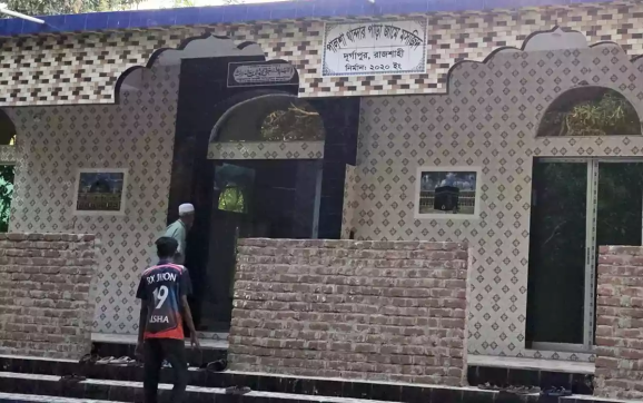 আজান দিলেই দেখা যায় সাপ, গভীর রাতে ওজুর শব্দ!—রাজশাহীর ২৭০ বছরের পুরোনো মসজিদ ঘিরে রহস্য