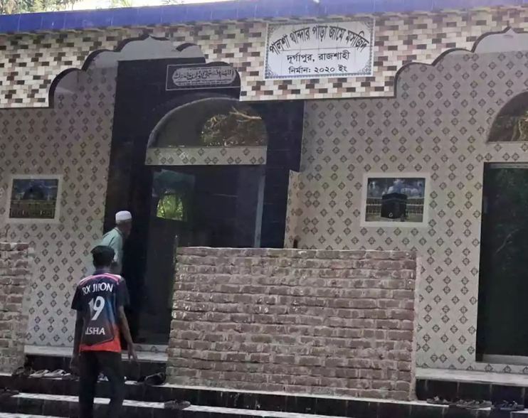 আজান দিলেই দেখা যায় সাপ, গভীর রাতে ওজুর শব্দ!—রাজশাহীর ২৭০ বছরের পুরোনো মসজিদ ঘিরে রহস্য