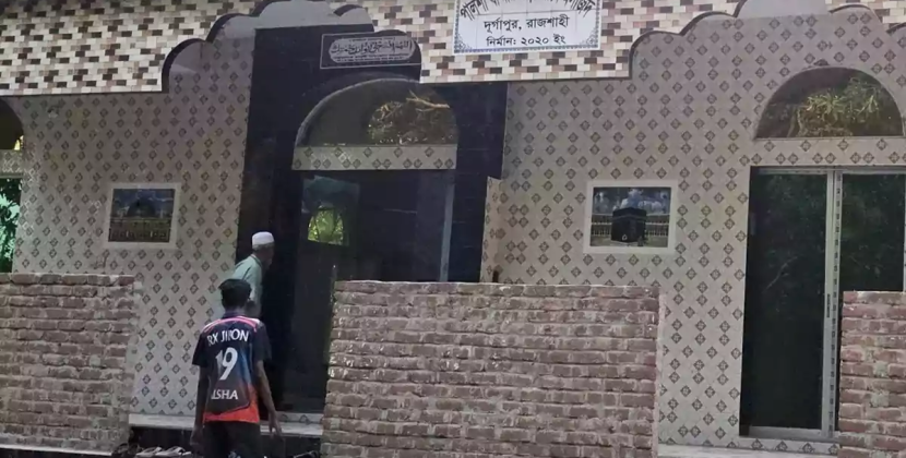 আজান দিলেই দেখা যায় সাপ, গভীর রাতে ওজুর শব্দ!—রাজশাহীর ২৭০ বছরের পুরোনো মসজিদ ঘিরে রহস্য