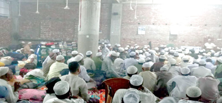 ময়মনসিংহের এক মসজিদে ইতিকাফে এক হাজার মুসল্লি