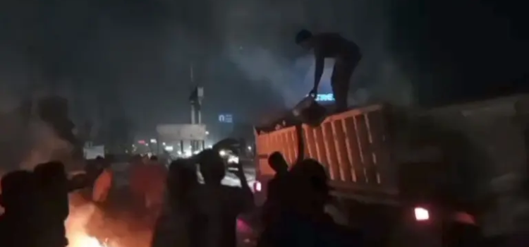 ঢাকা-চট্টগ্রাম মহাসড়কে চলন্ত ট্রাকে আগুন