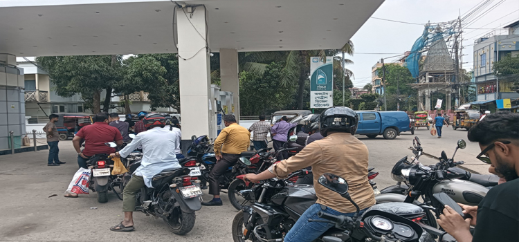 জ্বালানি তেল সংকট নিয়ন্ত্রণে বরিশালের ২৯ পাম্পে ট্যাগ অফিসার নিয়োগ