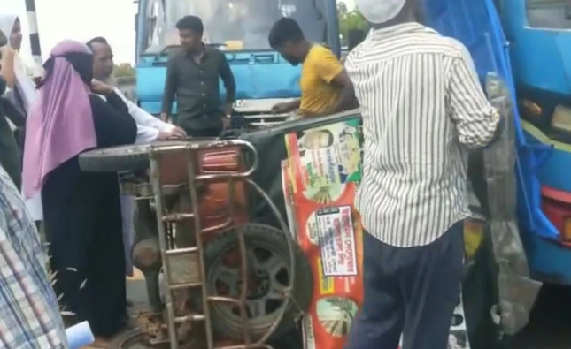 ঢাকা-মাওয়া এক্সপ্রেসওয়েতে অটোরিকশায় বাসের ধাক্কা, আহত ৩