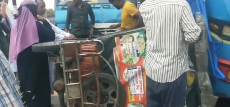 ঢাকা-মাওয়া এক্সপ্রেসওয়েতে অটোরিকশায় বাসের ধাক্কা, আহত ৩