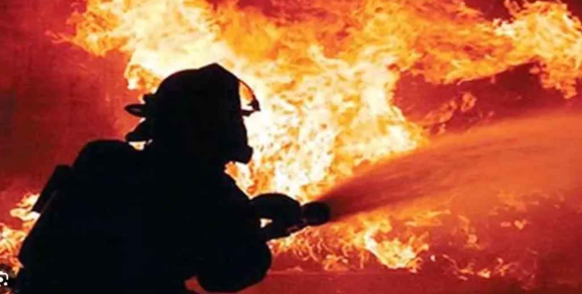 ঢাকার বনানীতে বহুতল ভবনে ভয়াবহ আগুন