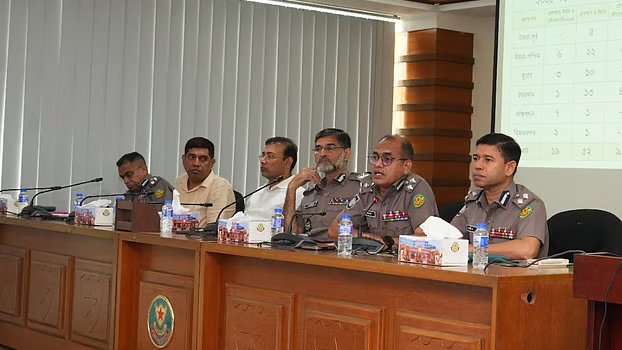 ঢাকার ফিলিং স্টেশনগুলোতে পুলিশকে নজরদারি রাখার নির্দেশ ডিএমপি কমিশনারের