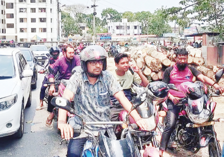 জ্বালানি সংকটে ভোগান্তিতে পড়েছেন রংপুরের গাড়িচালকরা