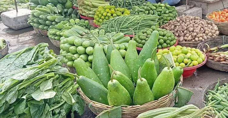 খুলনার বাজারে বেড়েছে সবজির দাম