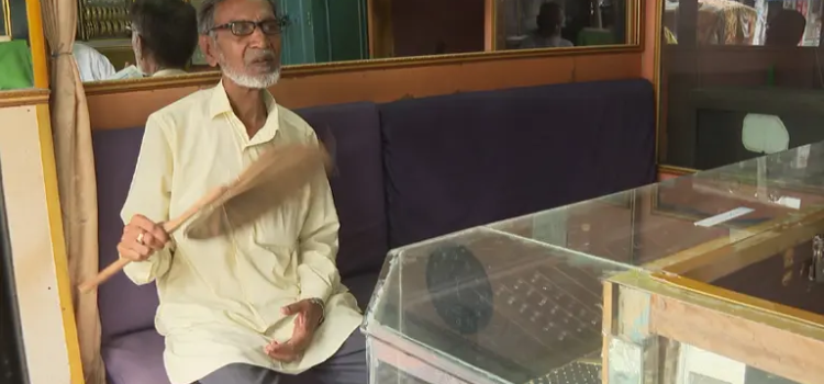 রাজশাহীতে লোডশেডিংয়ে বিপর্যস্ত জনজীবন