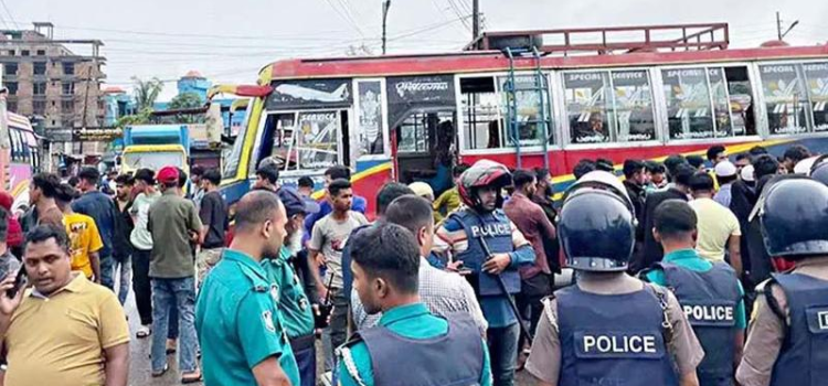সিলেটে পরিবহন শ্রমিকদের মধ্যে সংঘর্ষের জেরে বাস ও কাউন্টার ভাঙচুর