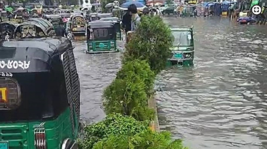 মাত্র ৬ মিলিমিটার বৃষ্টিতেই ডুবল চট্টগ্রামের প্রবর্তক মোড়