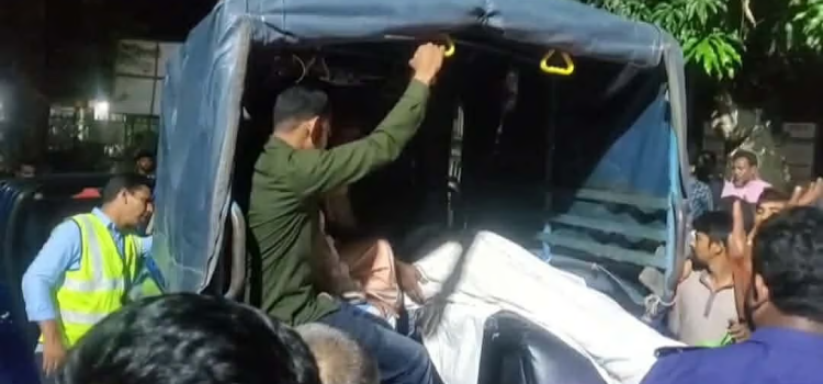 নাগেশ্বরীতে ট্রাকের সঙ্গে সংঘর্ষে মাইক্রোবাসের তিনজন নিহত, আহত ৯